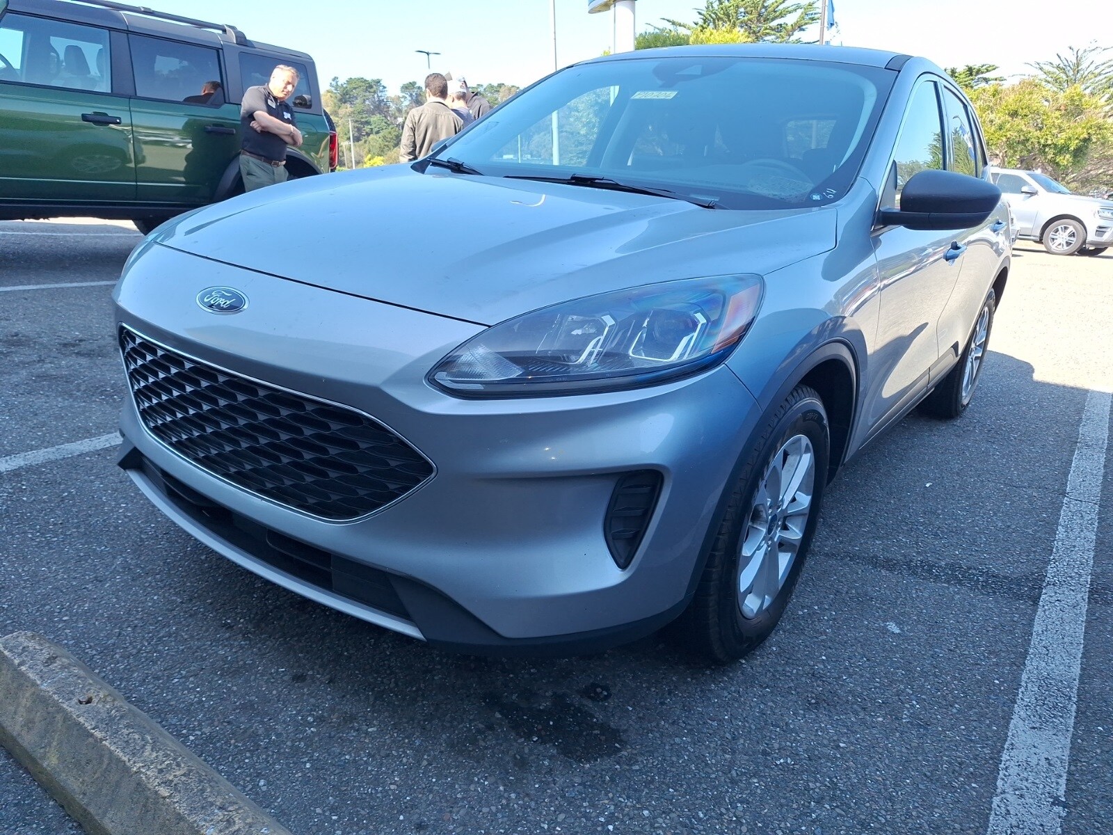 2022 Ford Escape SE photo 2