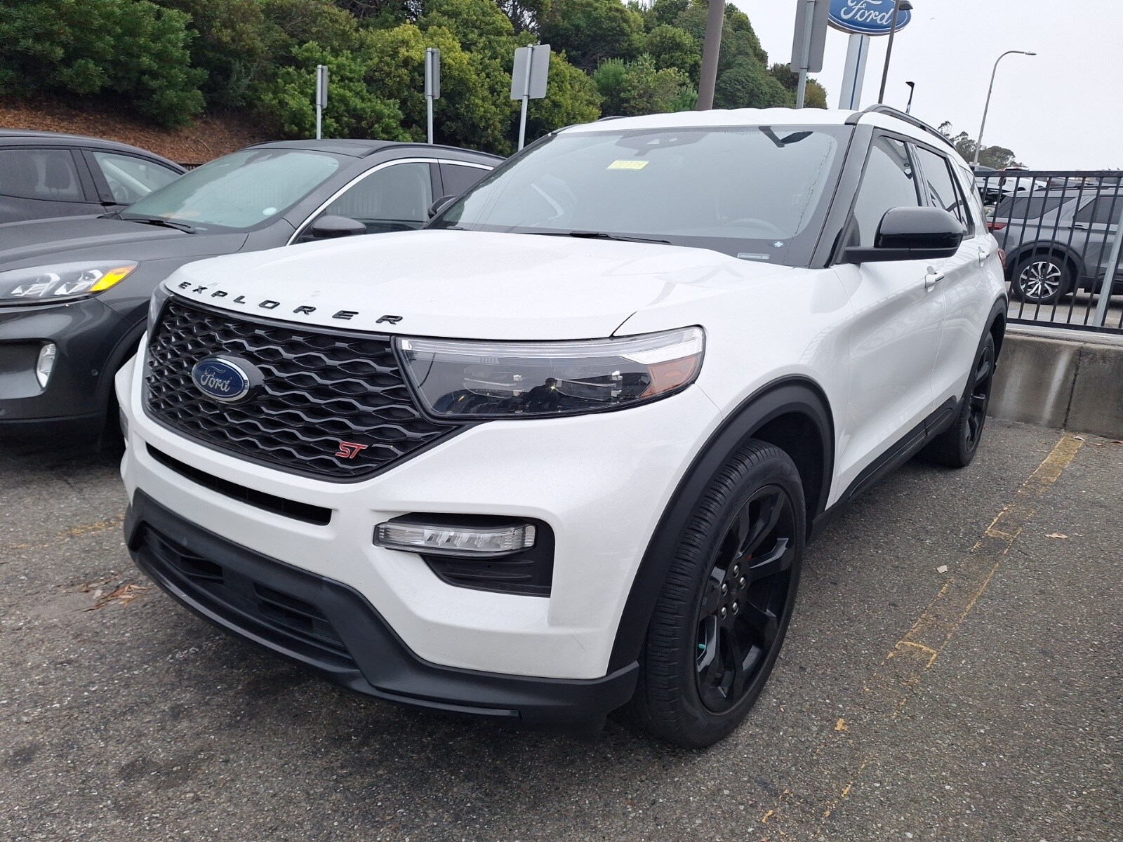 2022 Ford Explorer ST photo 3