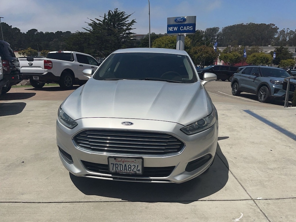 Used 2016 Ford Fusion SE Sedan
