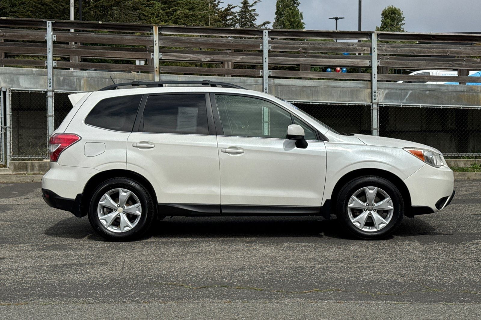 2014 Subaru Forester 2.5i Limited photo 2