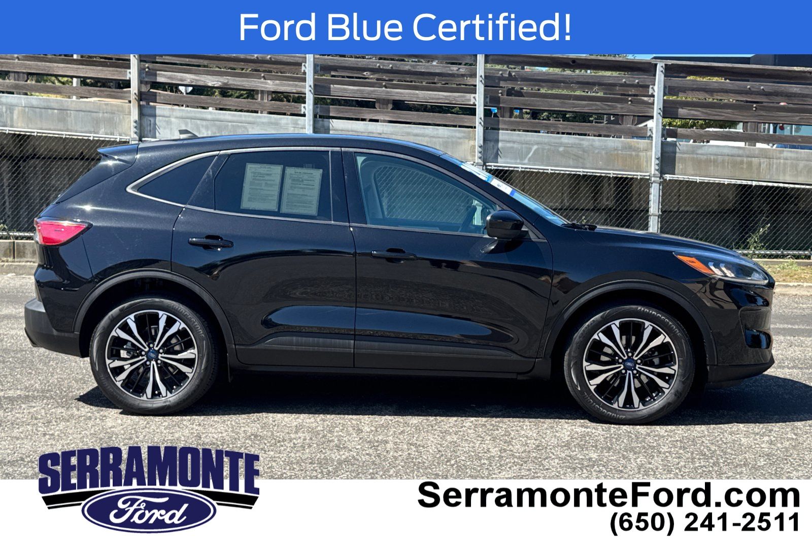 2022 Ford Escape SE photo 2