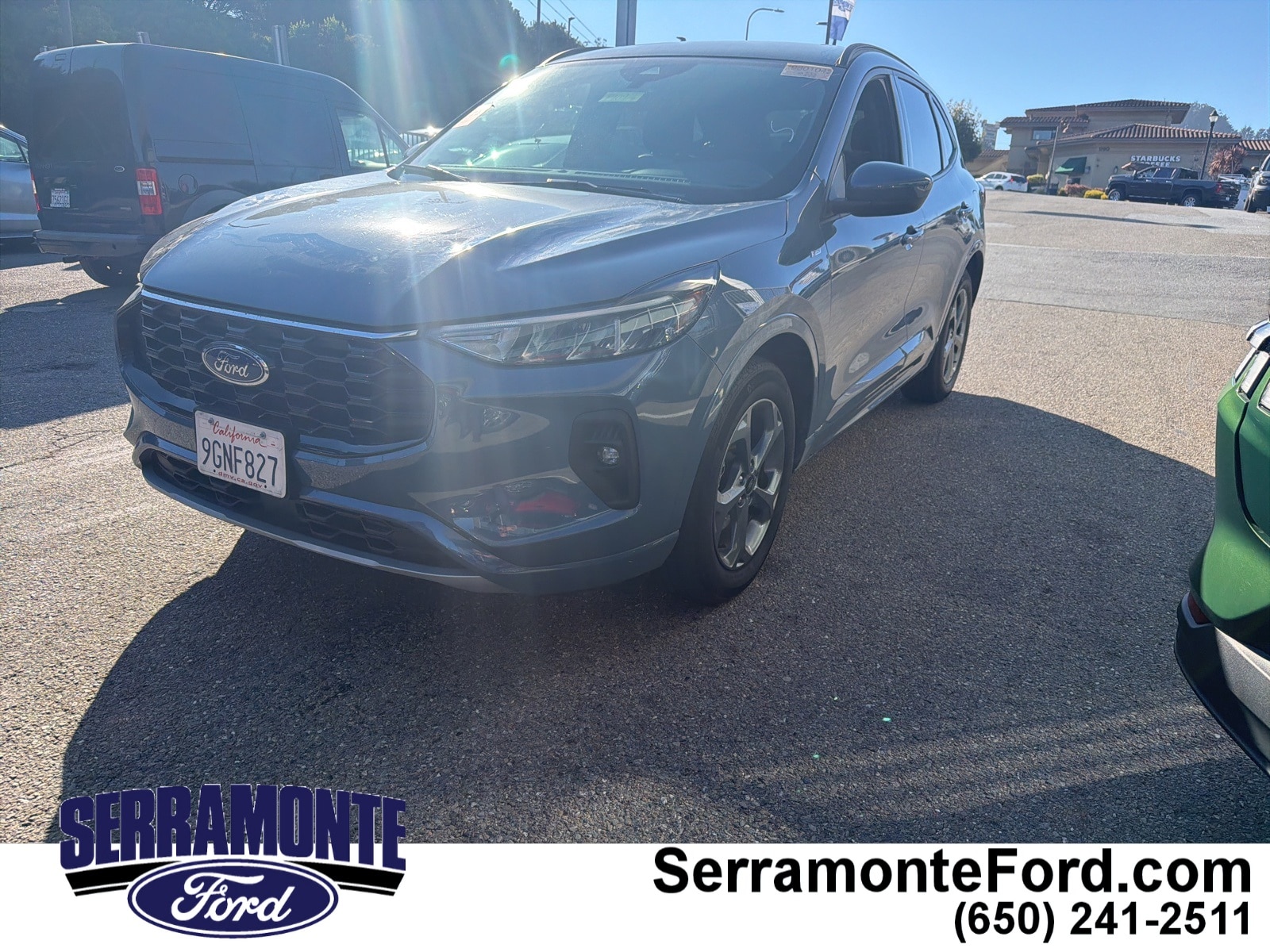2023 Ford Escape ST-Line Select's photo