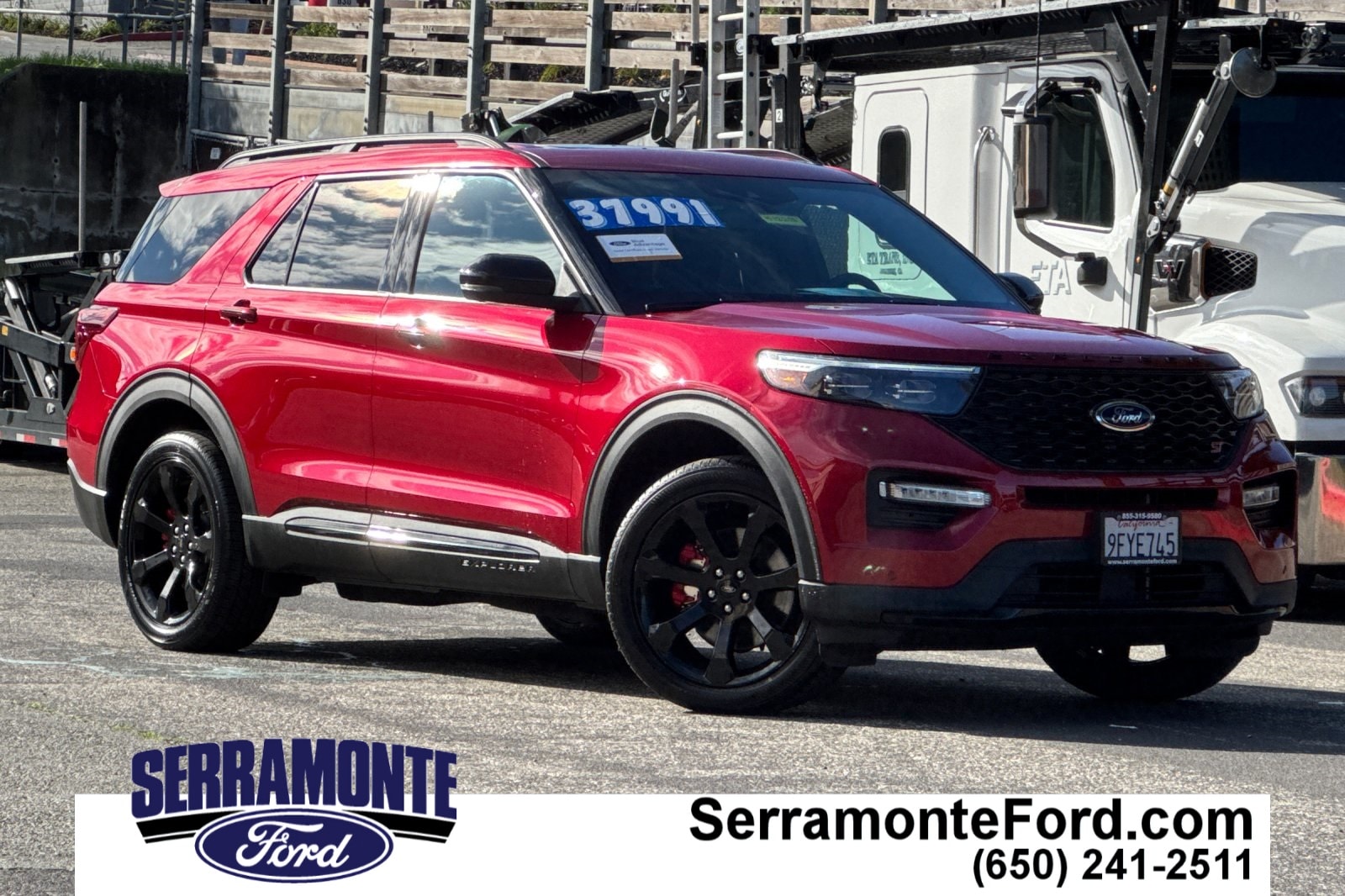 2023 Ford Explorer ST's photo