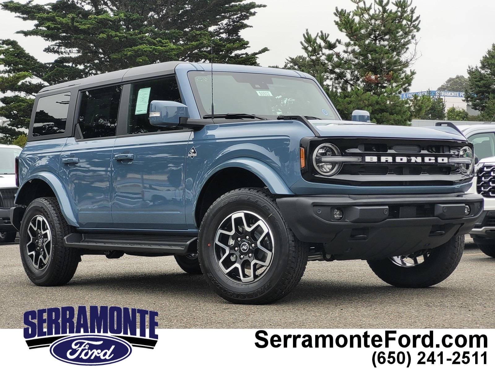 2025 Ford Bronco 4-Door Outer Banks's photo