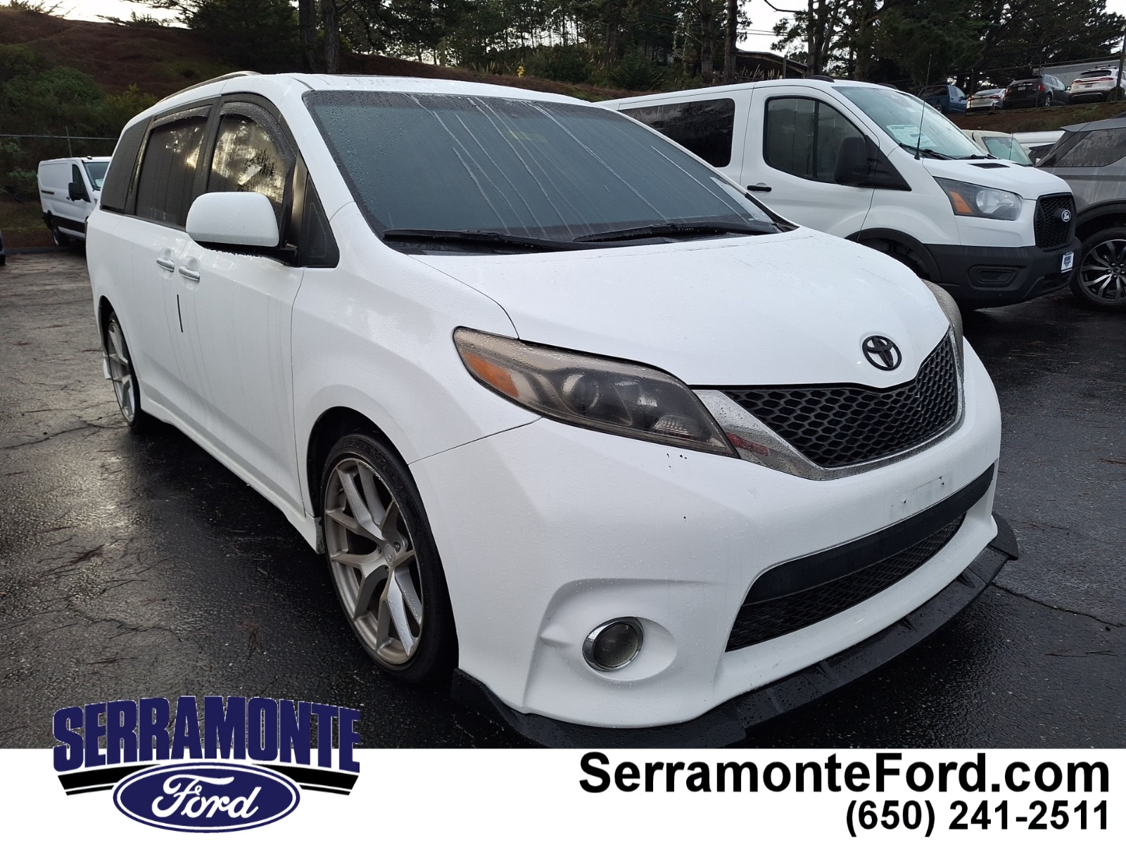 2017 Toyota Sienna SE Premium's photo