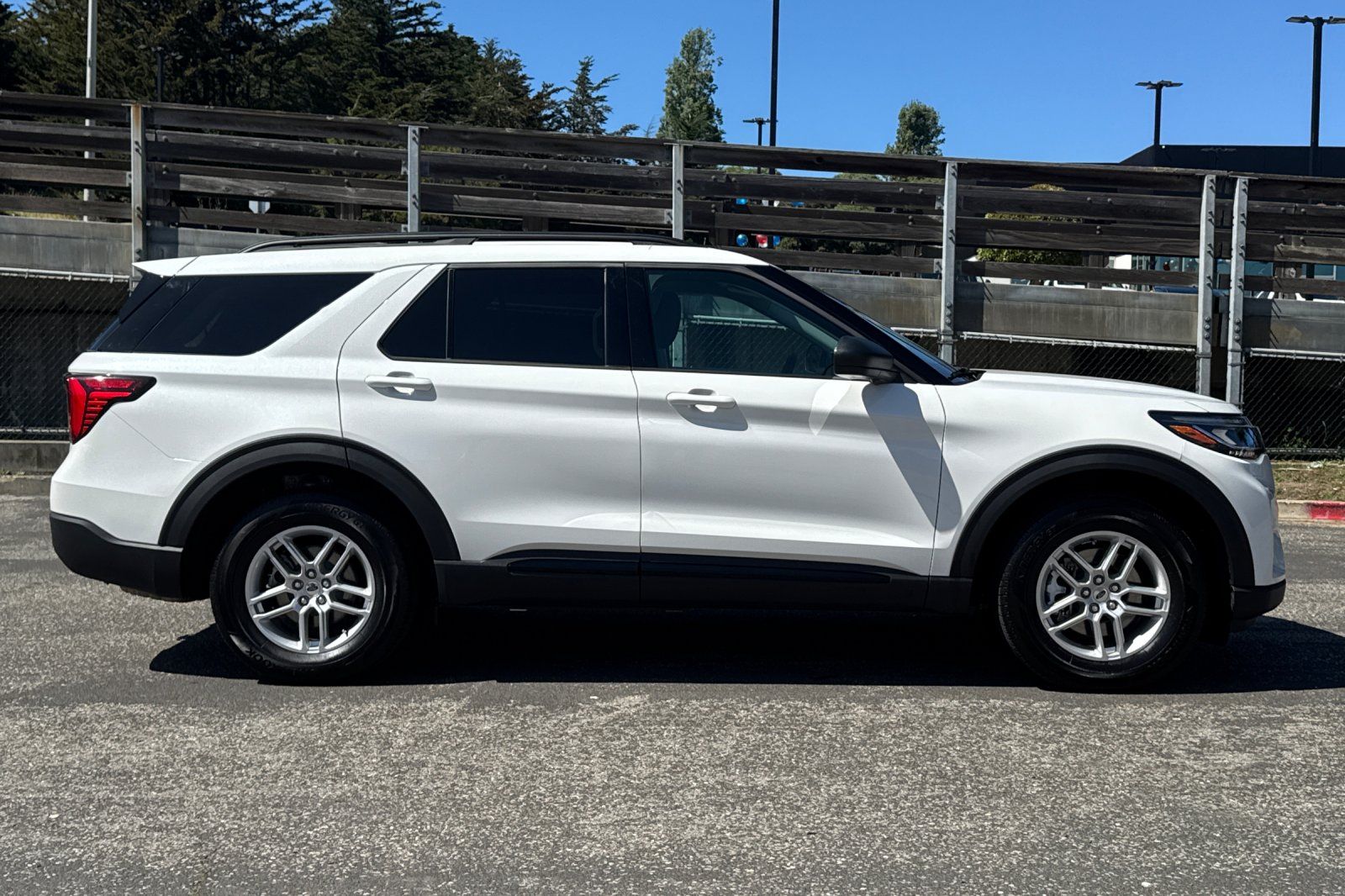 2026 Ford Explorer Active photo 2