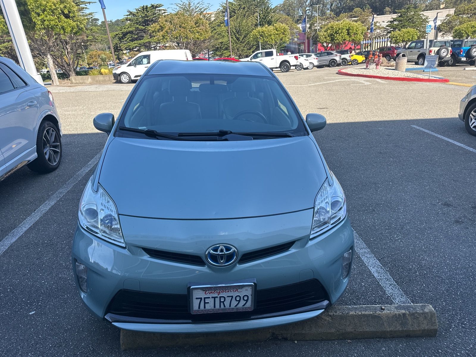 2014 Toyota Prius Four photo 2