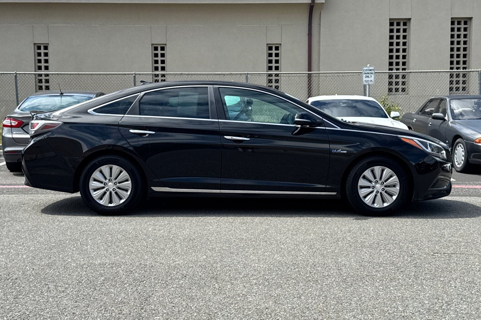2016 Hyundai Sonata Hybrid SE photo 2