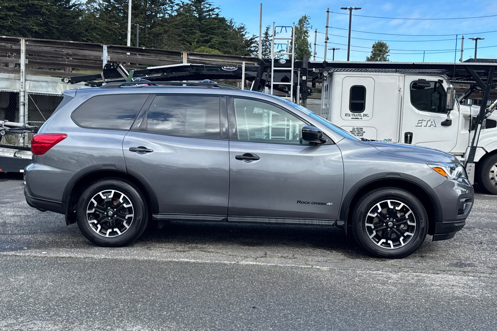 2020 Nissan Pathfinder SV /7 Passenger Seats photo 2