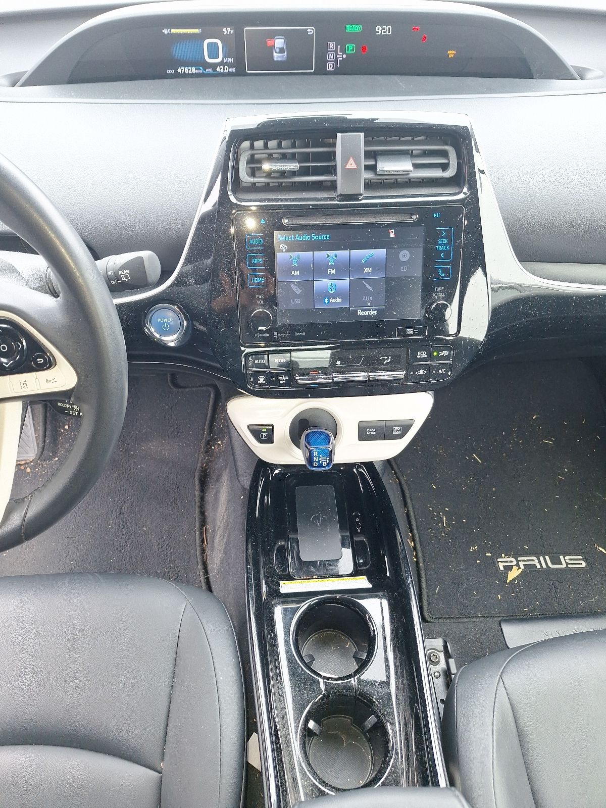 2017 Toyota Prius Three Touring photo 3