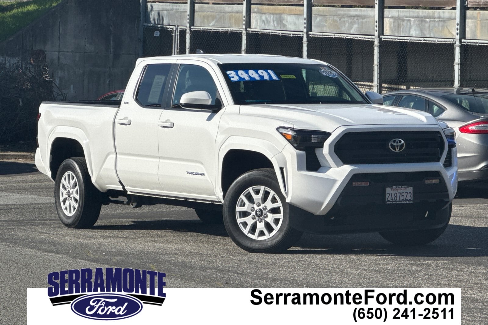 2024 Toyota Tacoma SR5's photo