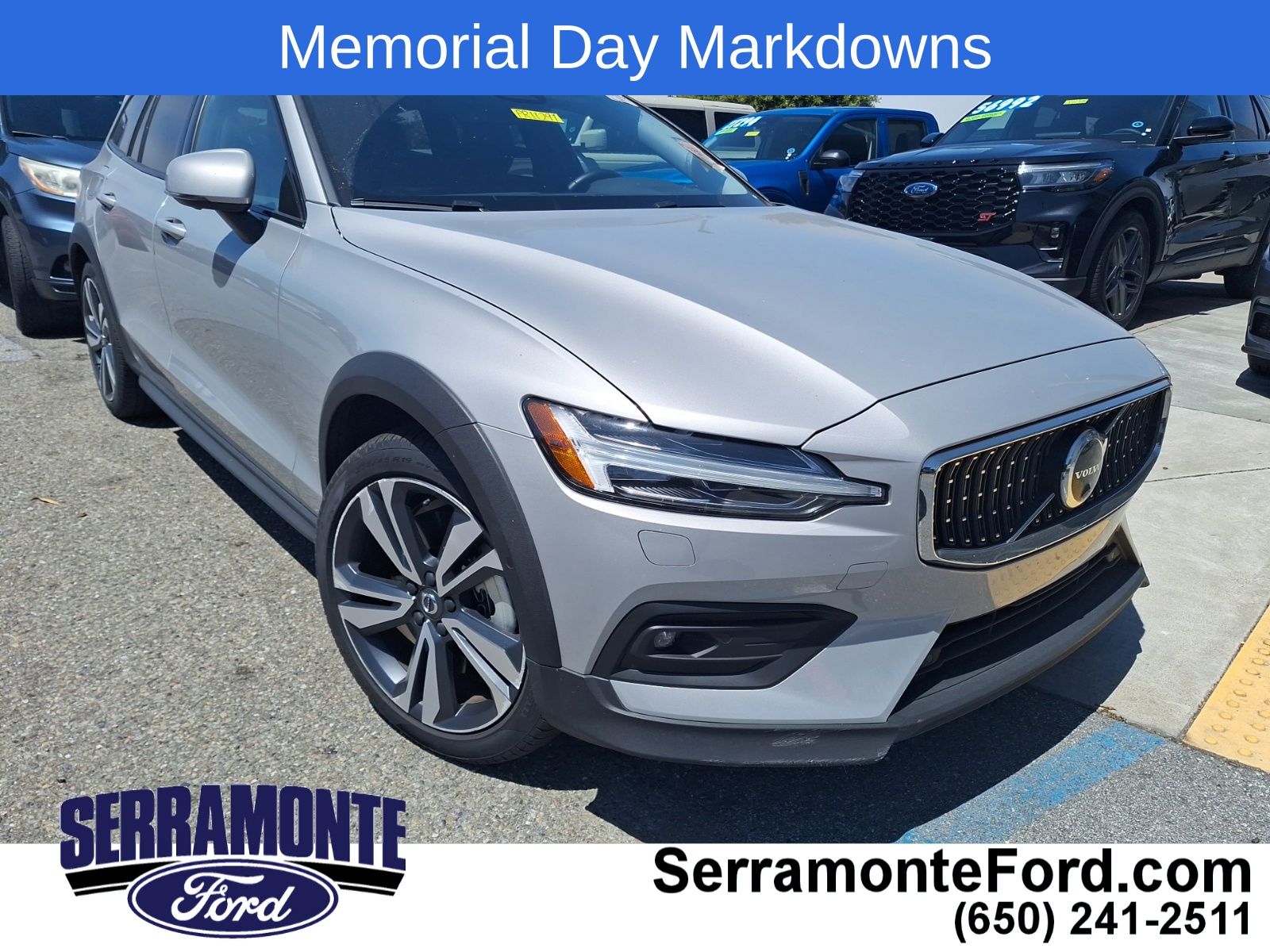 2025 Volvo V60 Cross Country's photo