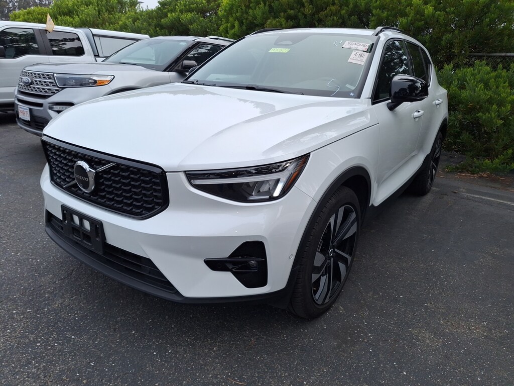 Used 2025 Volvo XC40 B5 Plus Dark Theme SUV