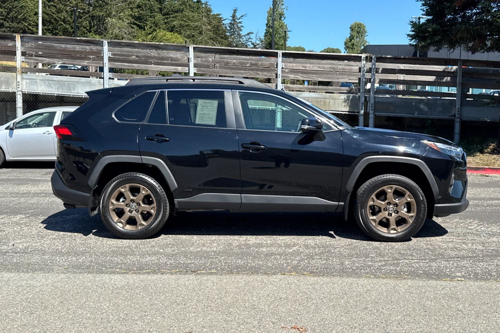 View vehicle photo 3