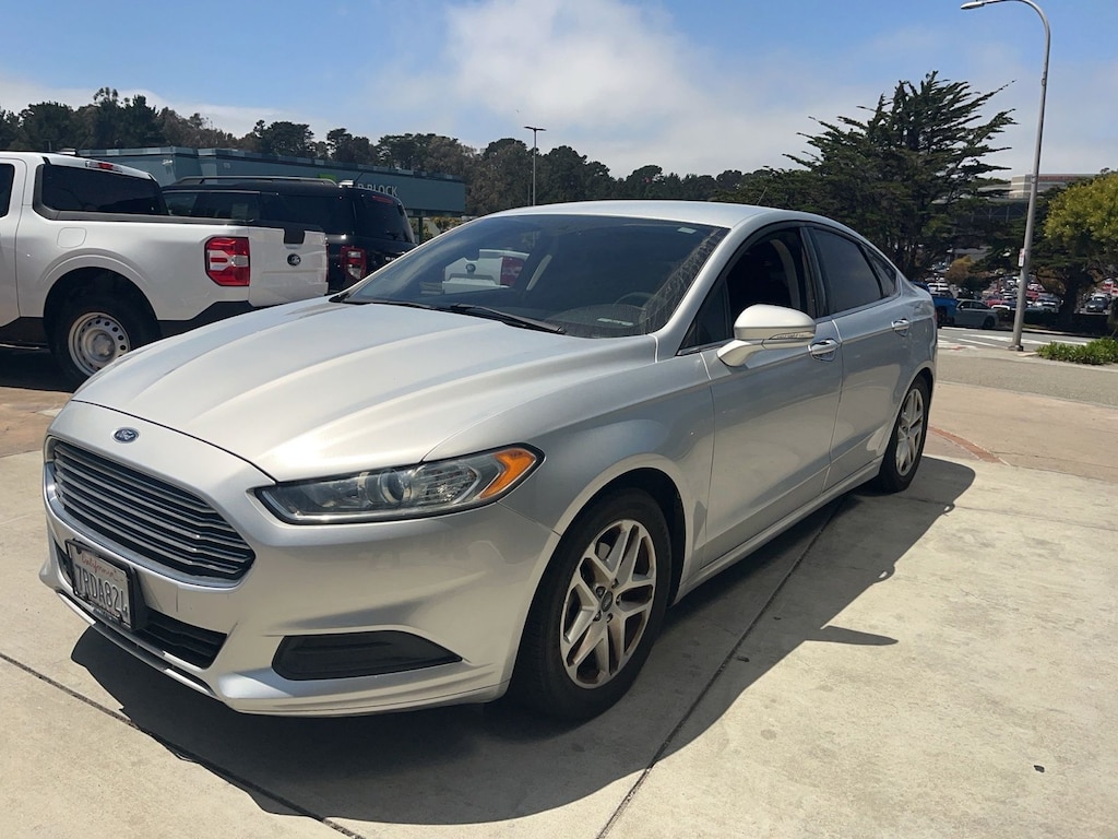 Used 2016 Ford Fusion SE Sedan