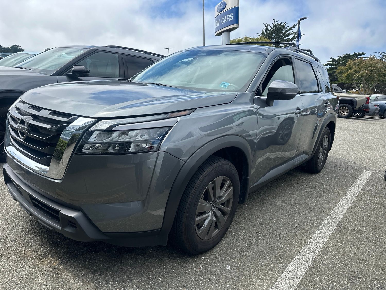 2024 Nissan Pathfinder SV photo 3