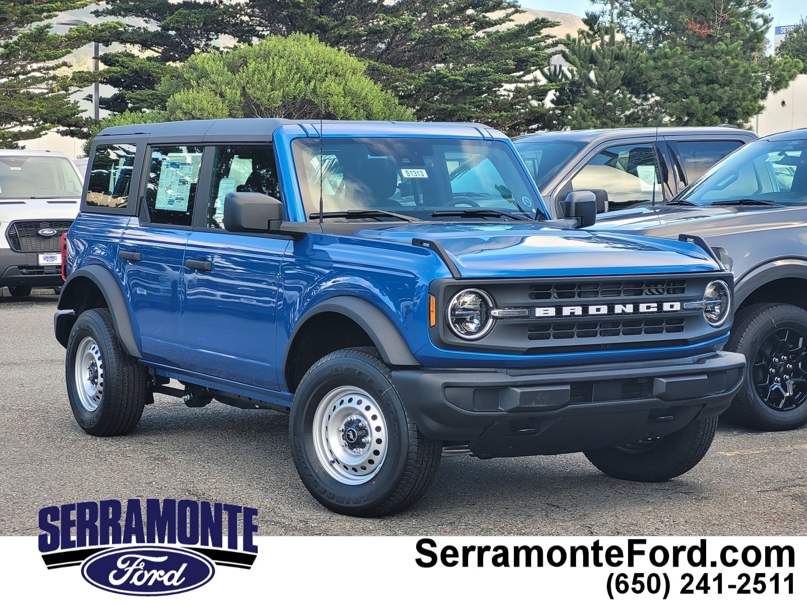 2025 Ford Bronco 4-Door Base's photo