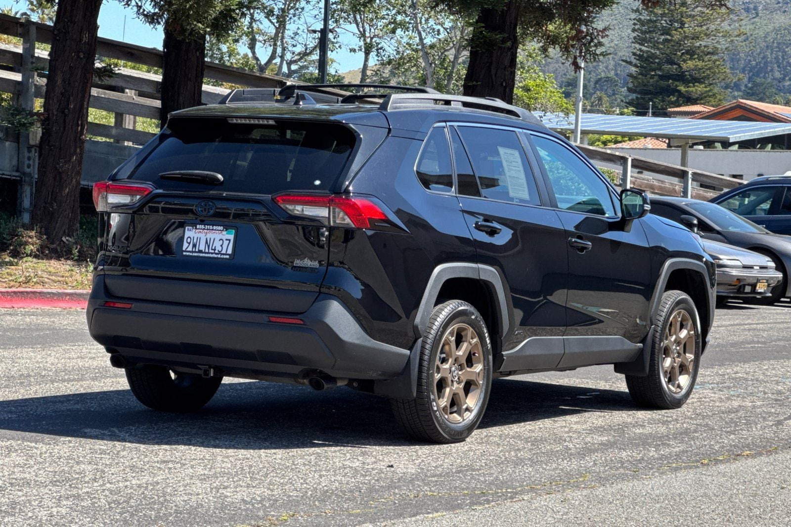 View vehicle photo 4