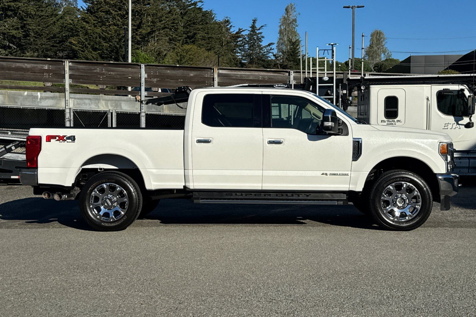 2021 Ford F-250 Lariat Crew Cab V-8 cyl photo 2