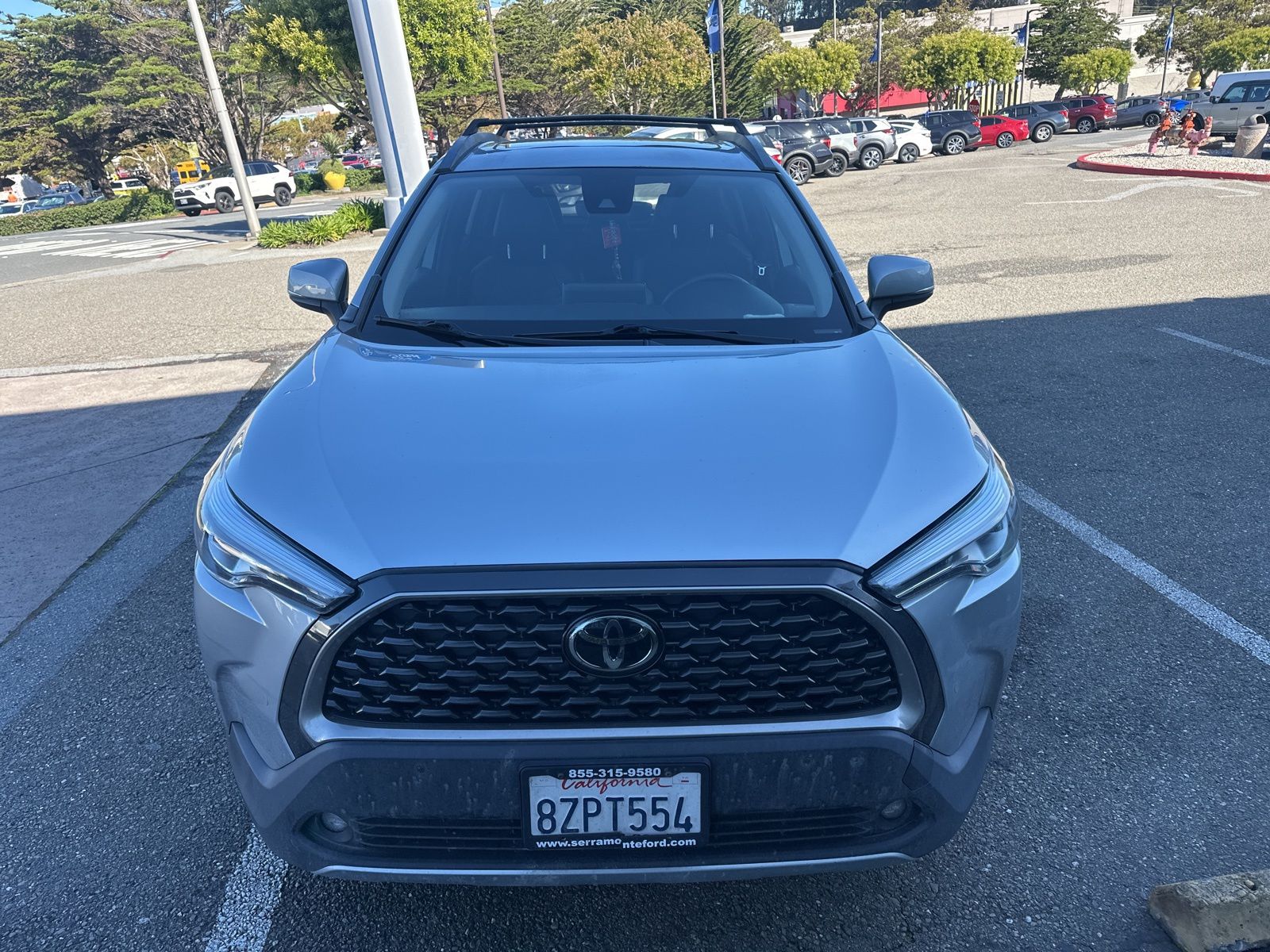 2022 Toyota Corolla Cross XLE photo 2