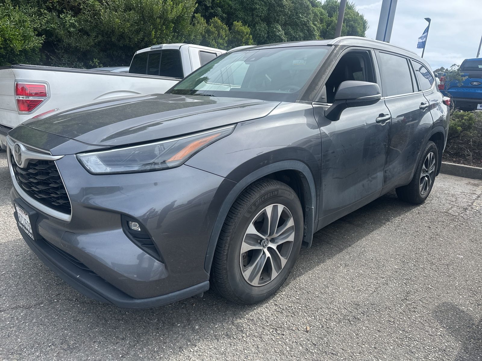 2022 Toyota Highlander XLE photo 3