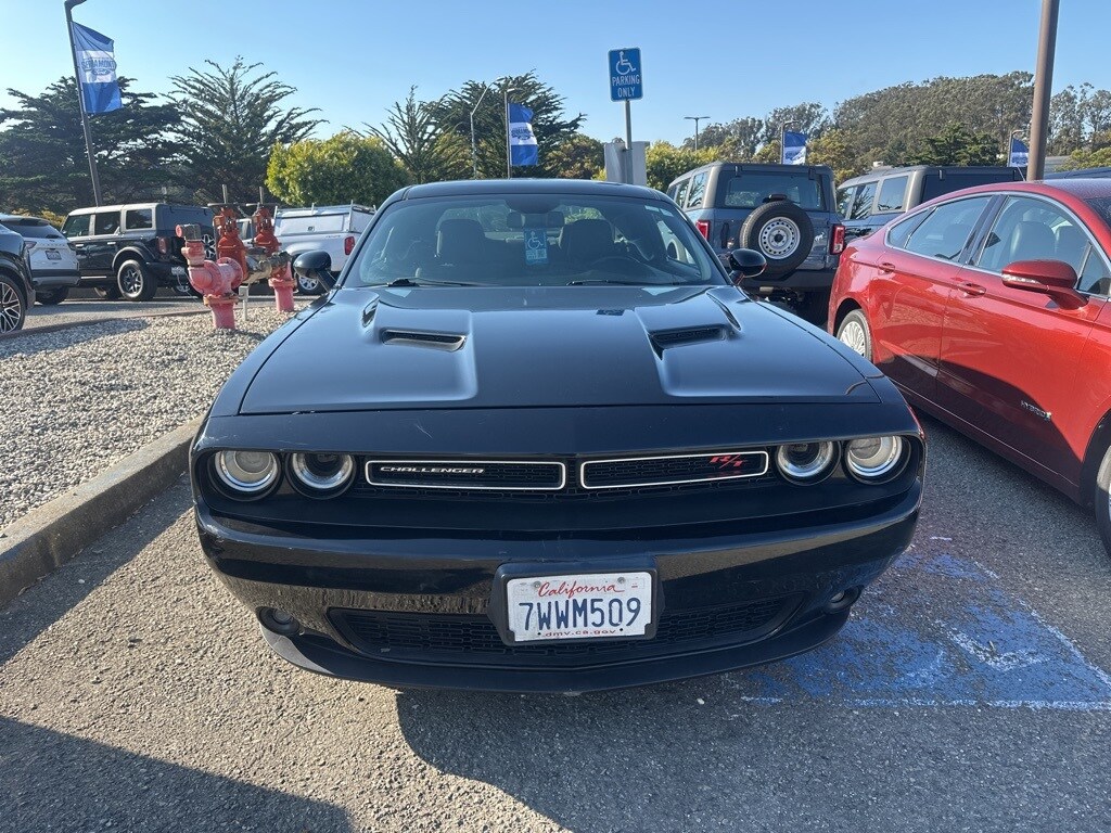 2017 Dodge Challenger R/T photo 4