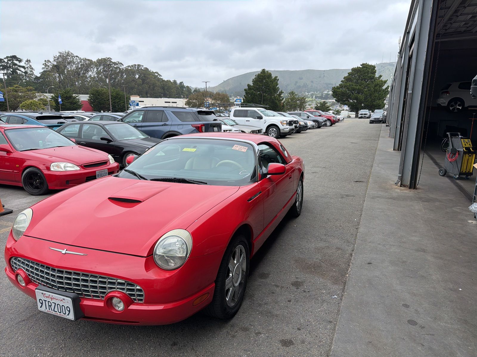2005 Ford Thunderbird Base photo 3