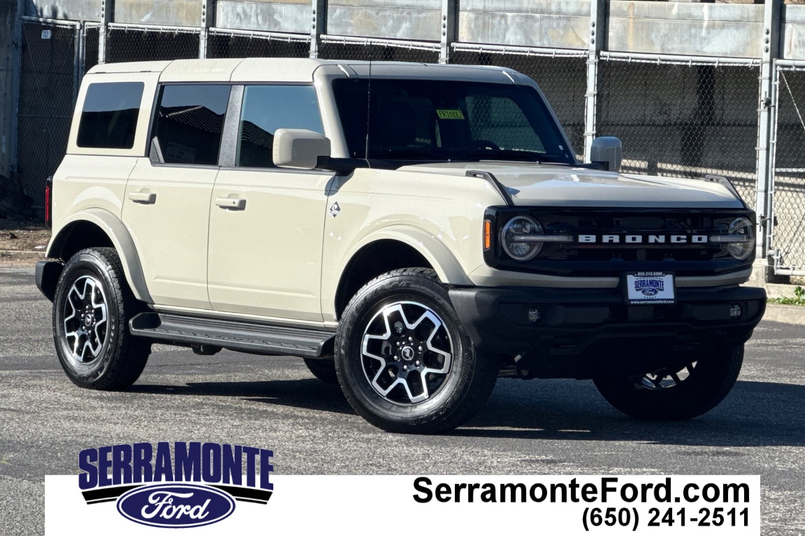 2025 Ford Bronco 4-Door Outer Banks's photo