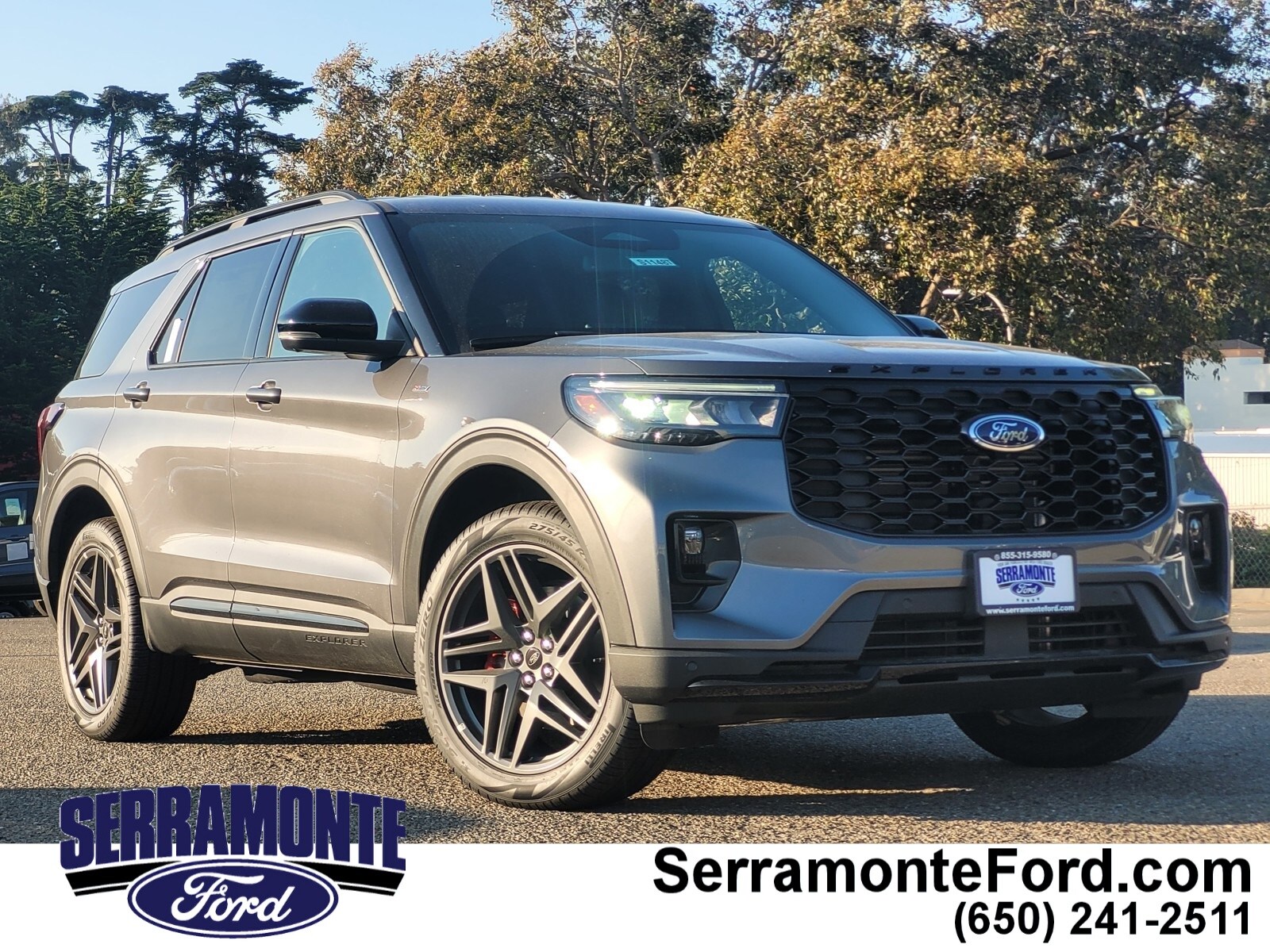 2025 Ford Explorer ST-LINE's photo