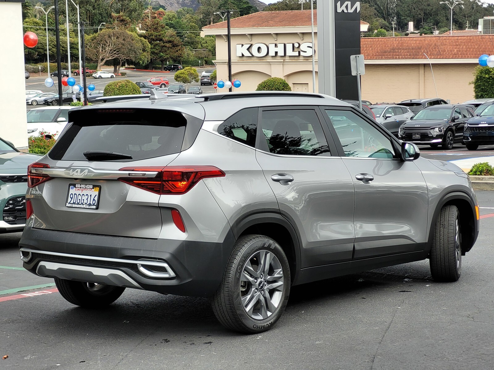 2023 Kia Seltos S photo 4