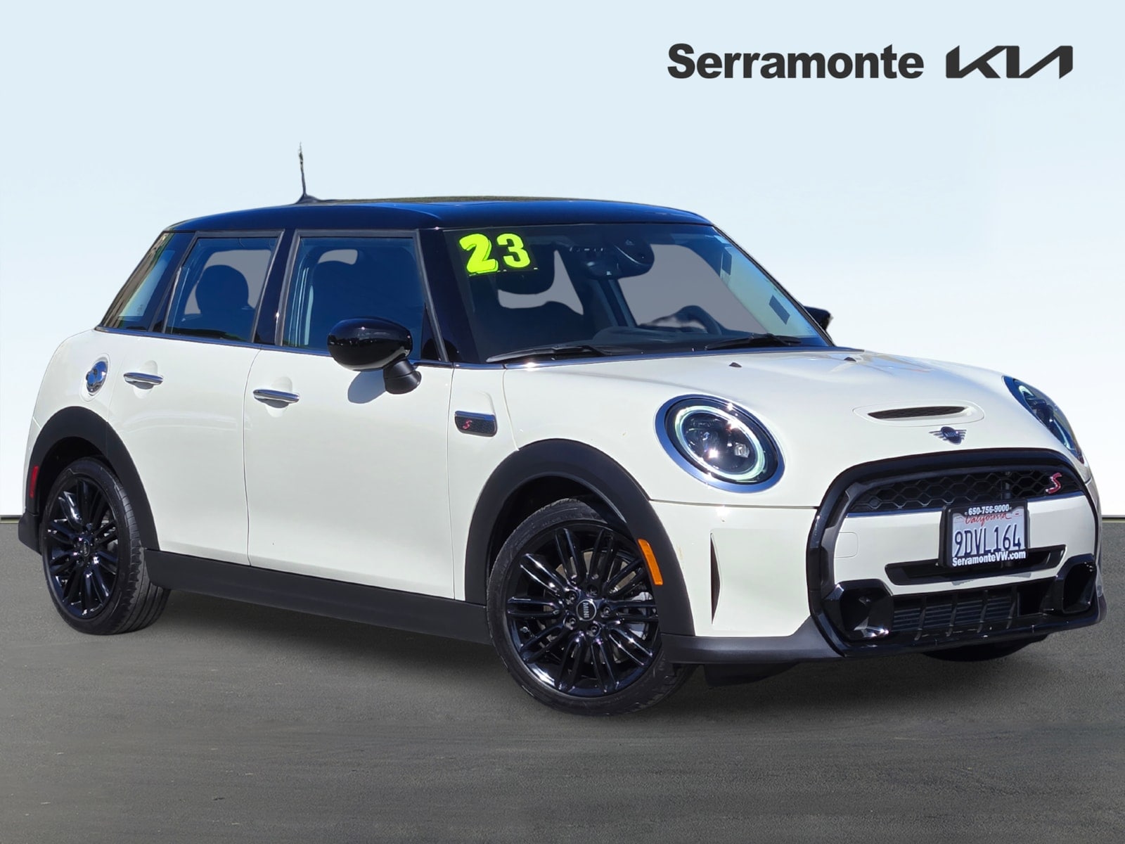 2023 MINI Hardtop Cooper S's photo