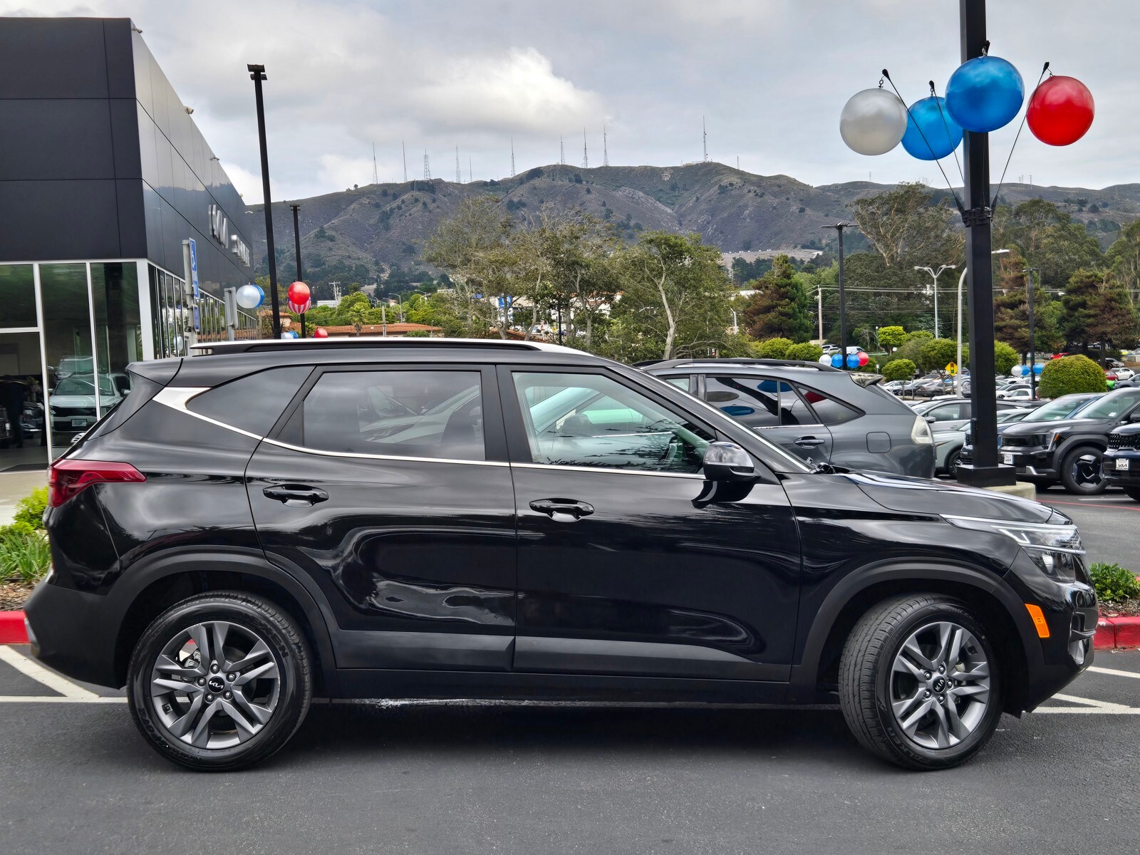 2023 Kia Seltos S photo 3