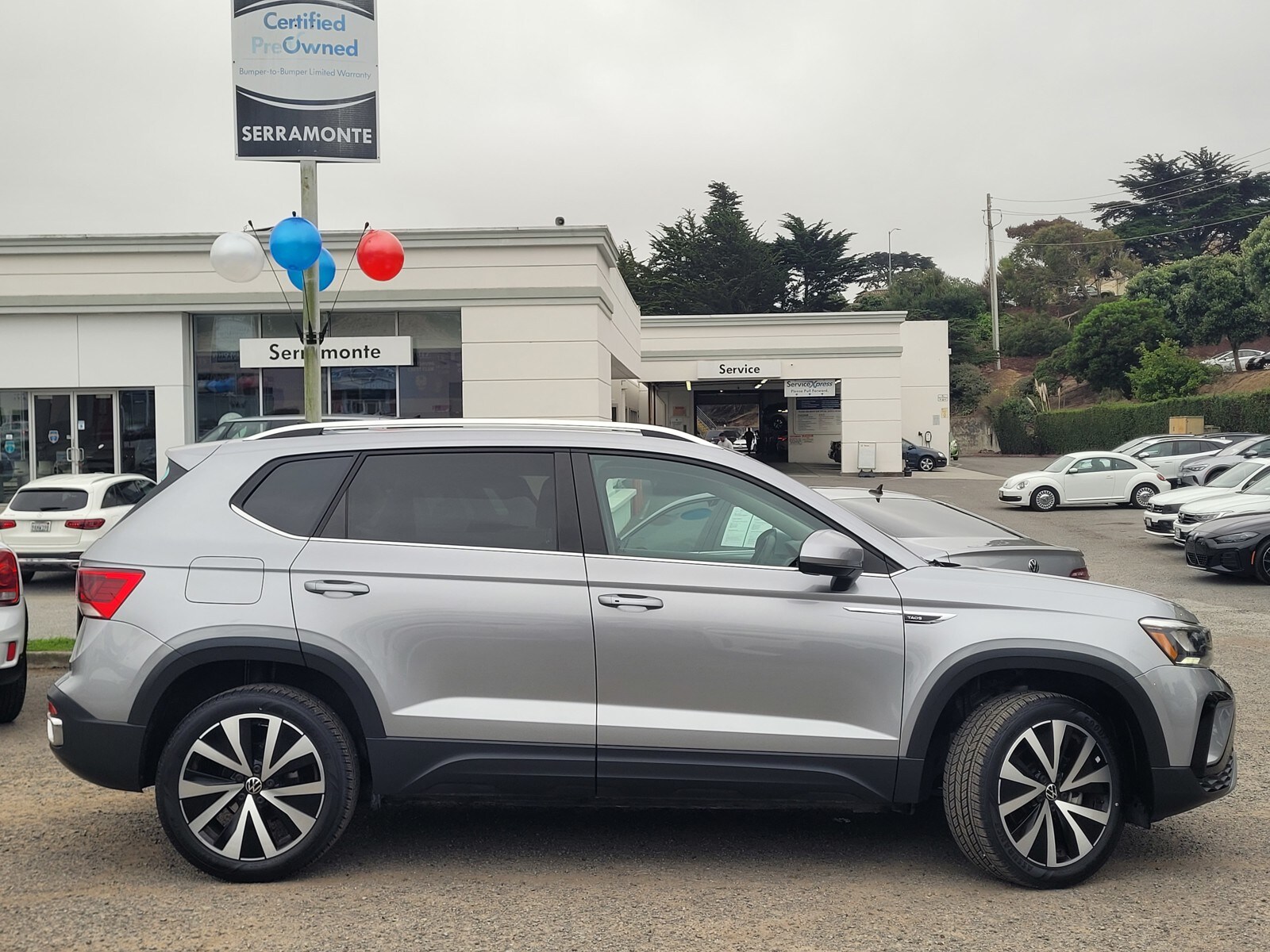 2023 Volkswagen Taos SE photo 3