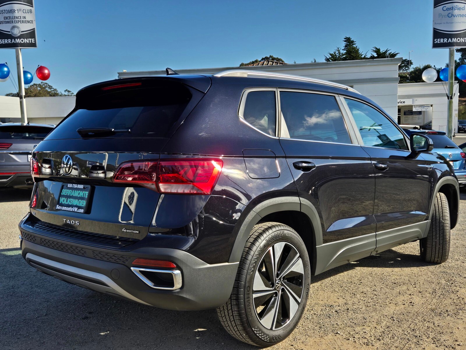 2024 Volkswagen Taos SE photo 4