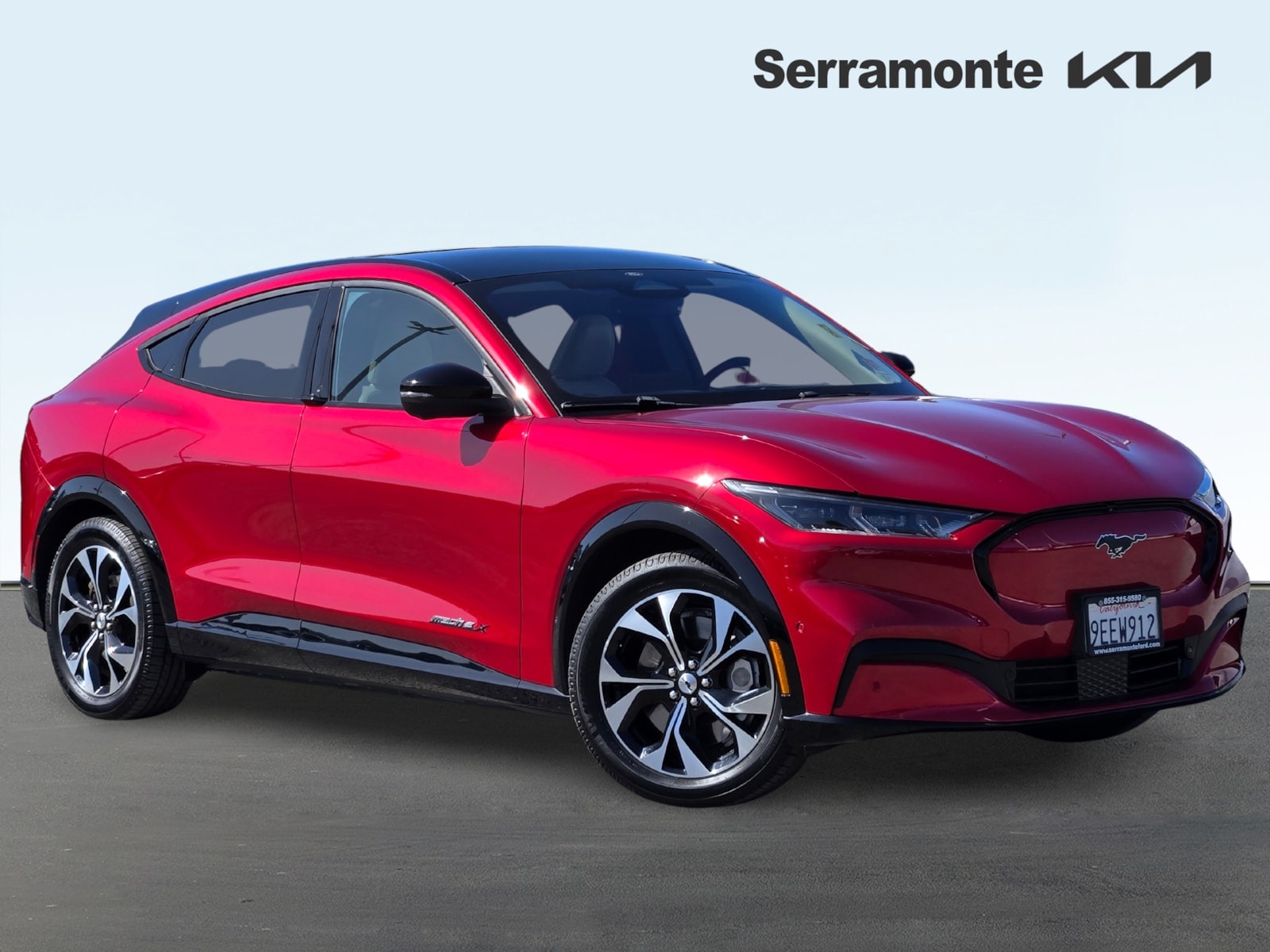 2023 Ford Mustang-Mach-e Premium's photo