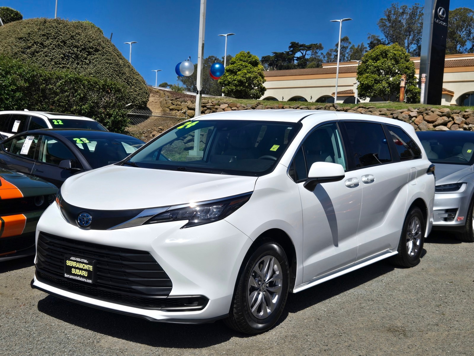 2024 Toyota Sienna LE 8-Passenger Hybrid FWD's photo
