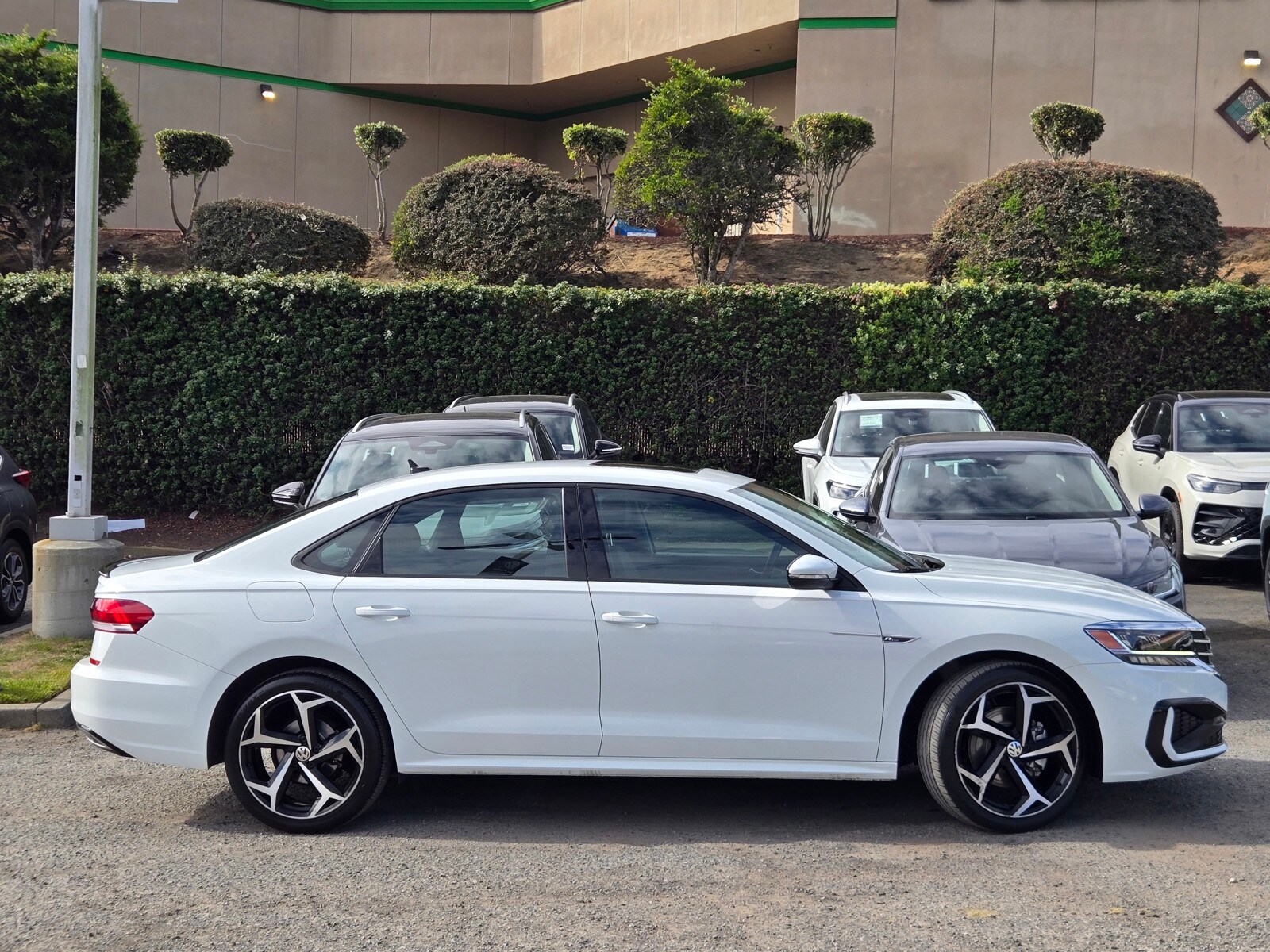 2021 Volkswagen Passat 2.0T R-Line photo 3