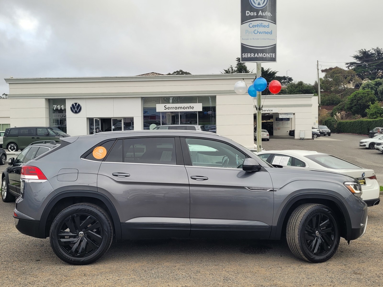 2022 Volkswagen Atlas Cross Sport V6 SE Technology photo 3