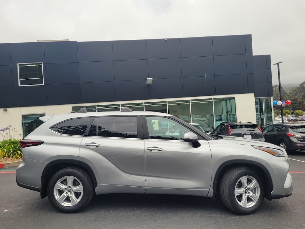 Used 2024 Toyota Highlander LE SUV