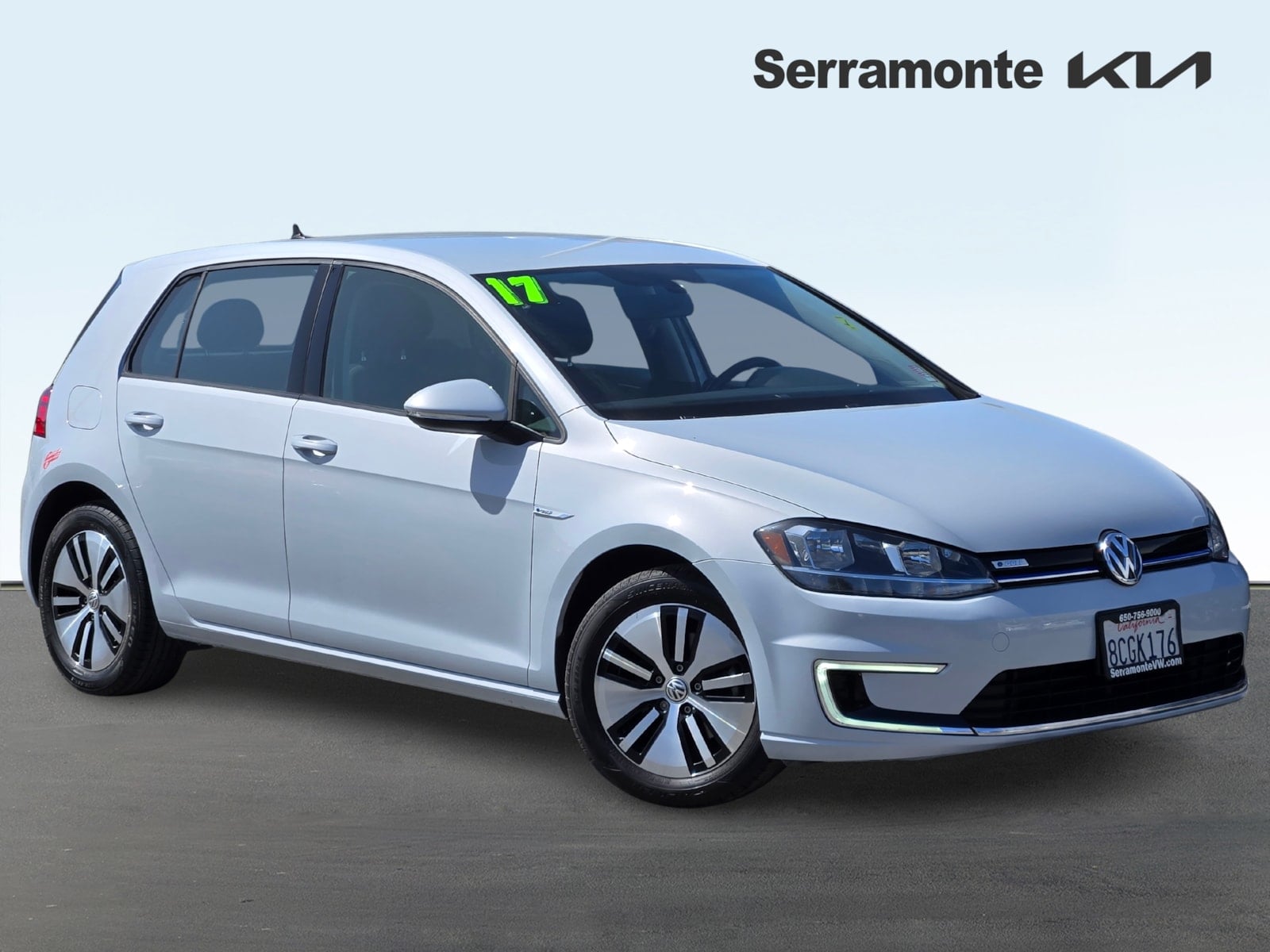 2017 Volkswagen e-Golf e-Golf SE's photo