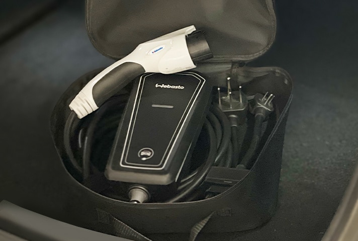 kia_T1_EV_column-control_webasto-go-portable-charge.jpg