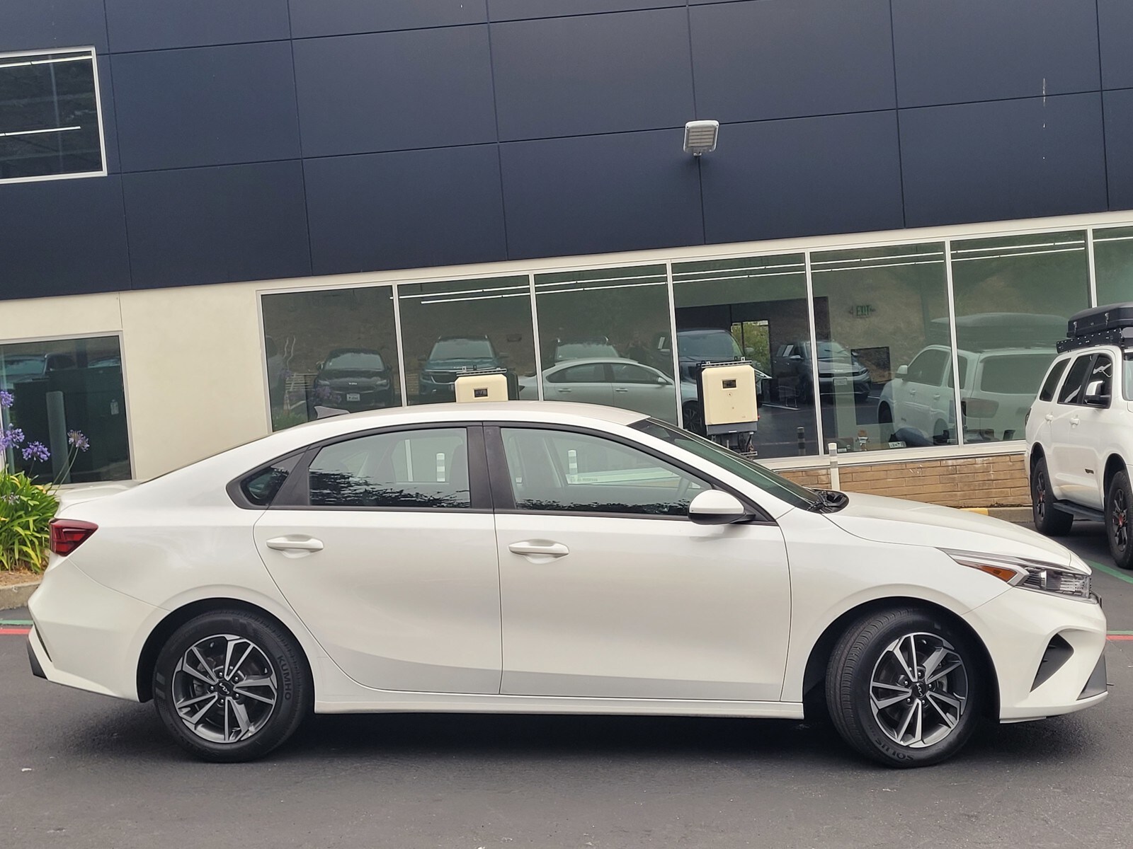 2023 Kia Forte LXS photo 3