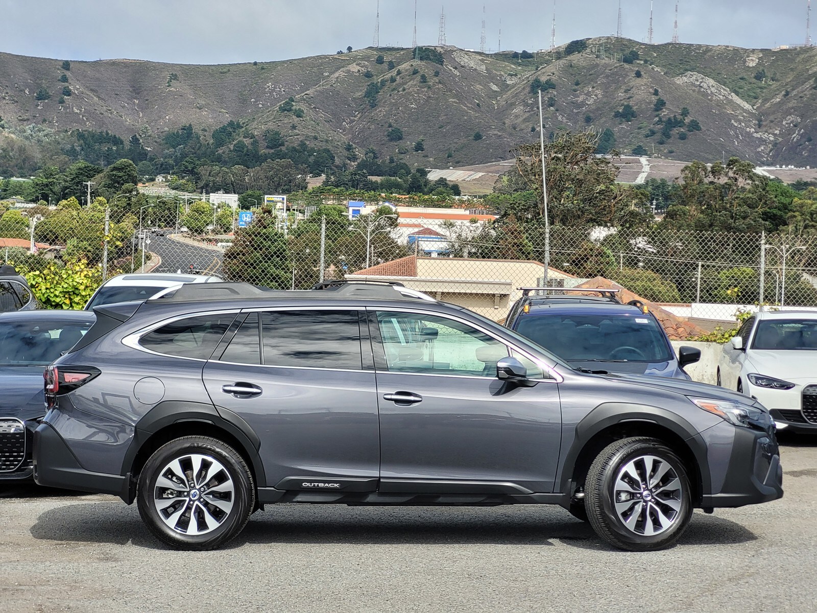 2024 Subaru Outback Touring photo 3