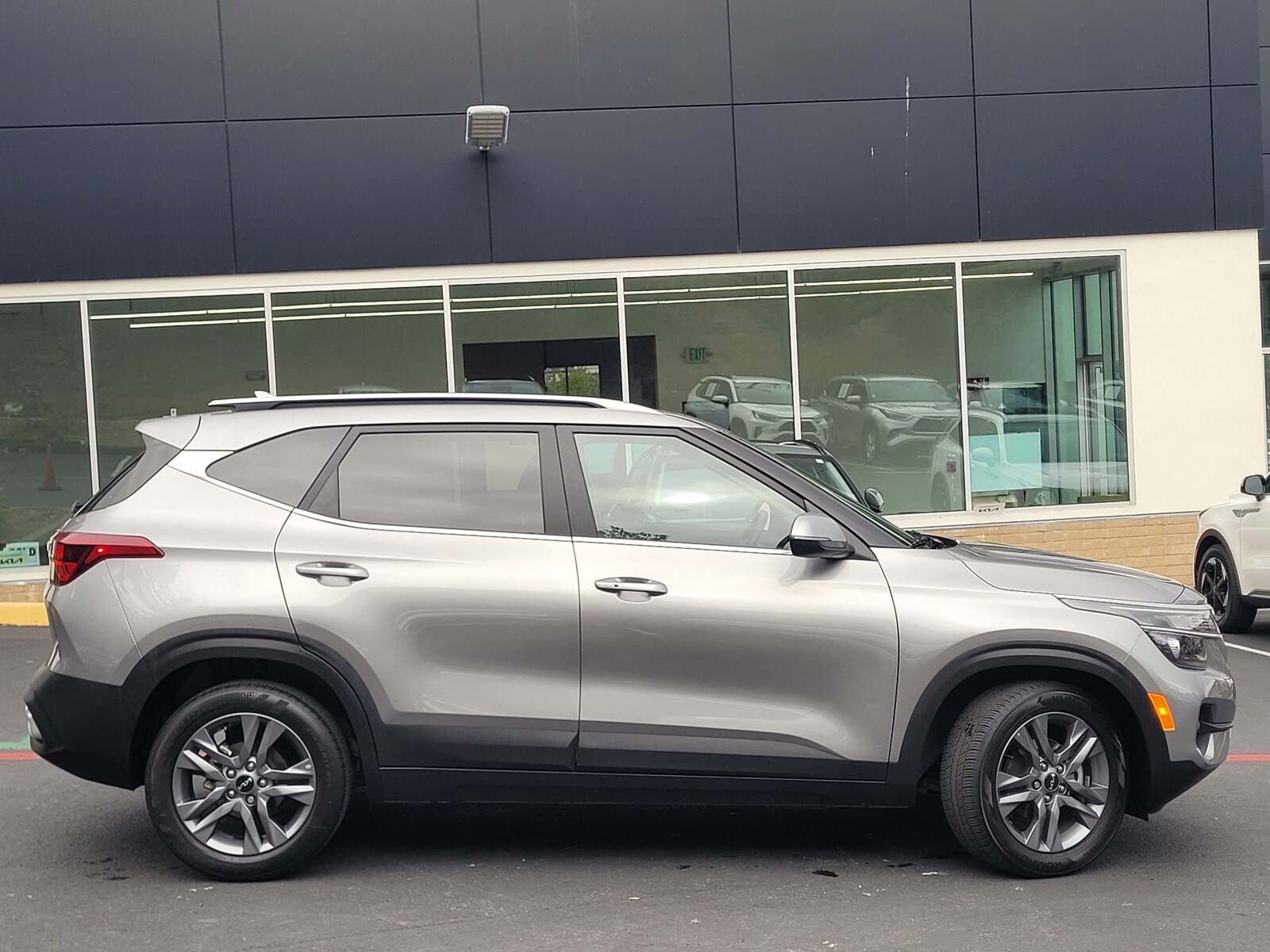2023 Kia Seltos S photo 3