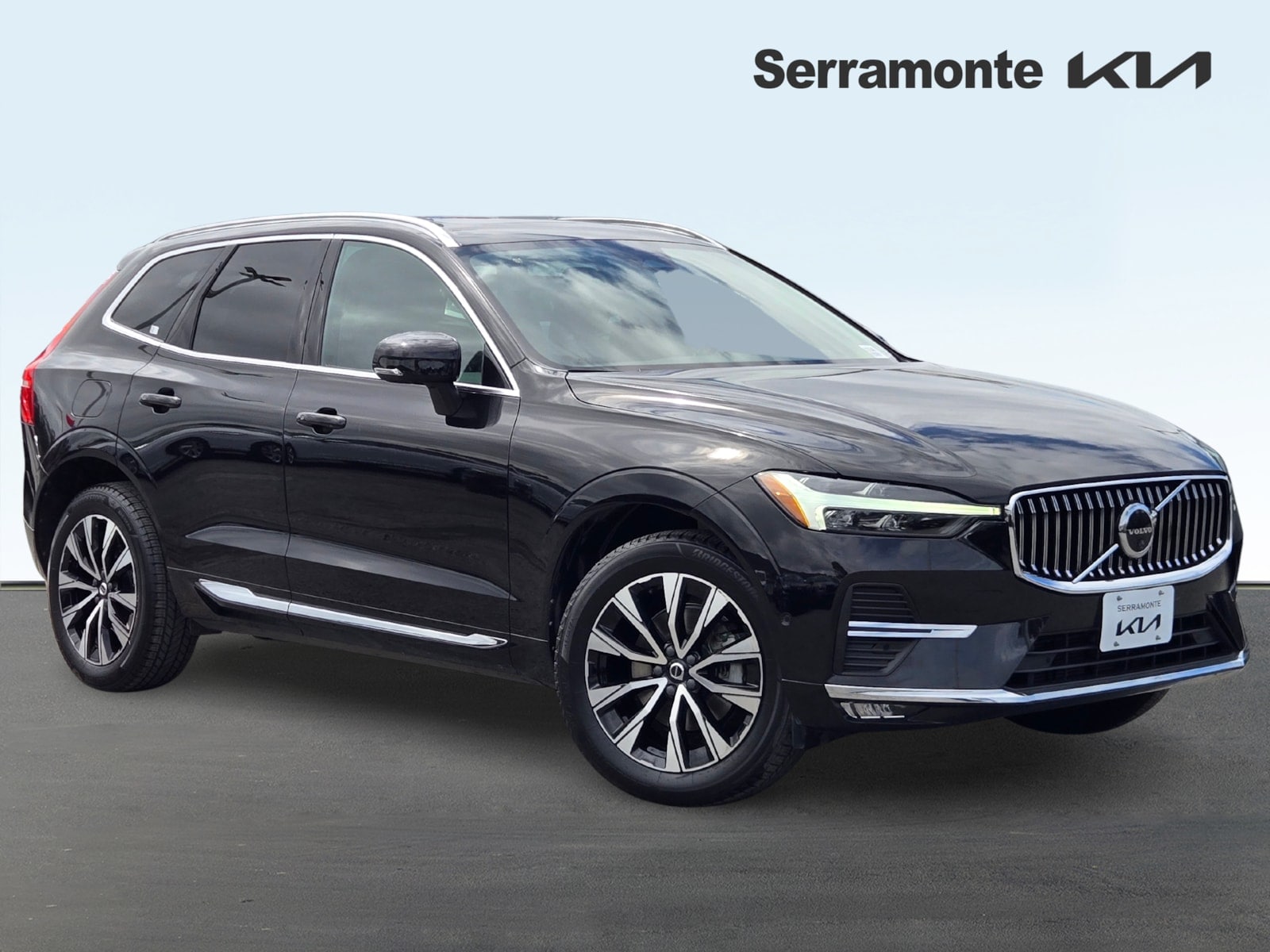 2023 Volvo XC60 B5 Plus Bright Theme FWD's photo