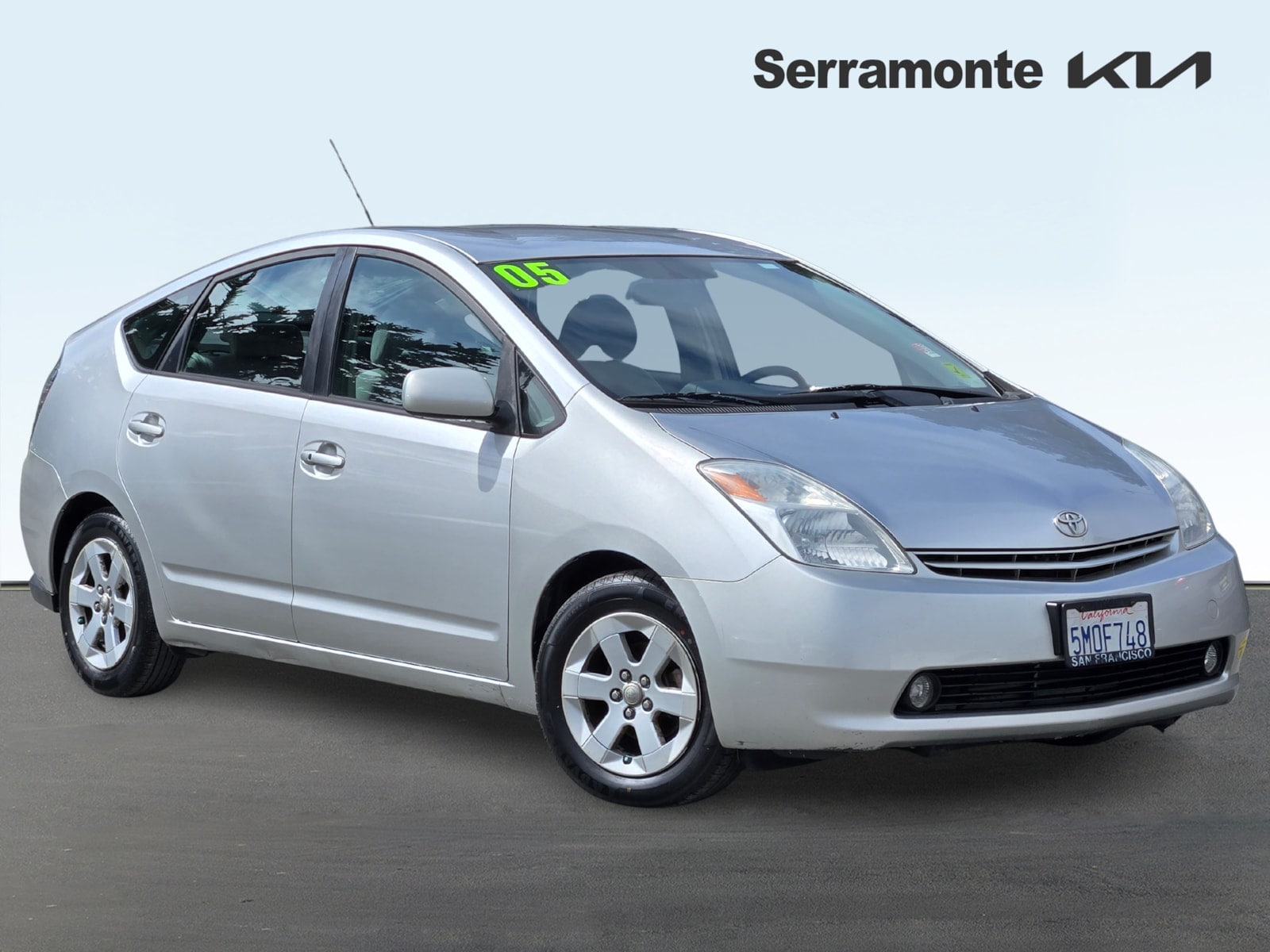 2005 Toyota Prius Hybrid's photo