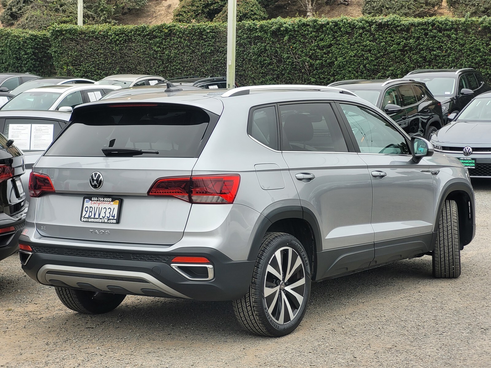 2023 Volkswagen Taos SE photo 4