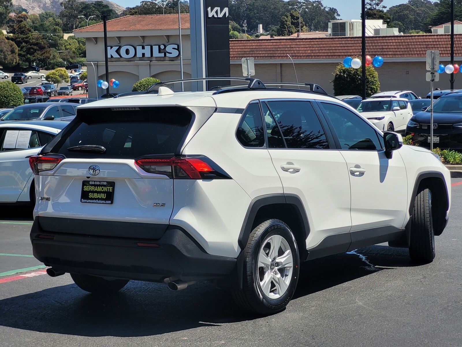 2021 Toyota RAV4 XLE photo 4