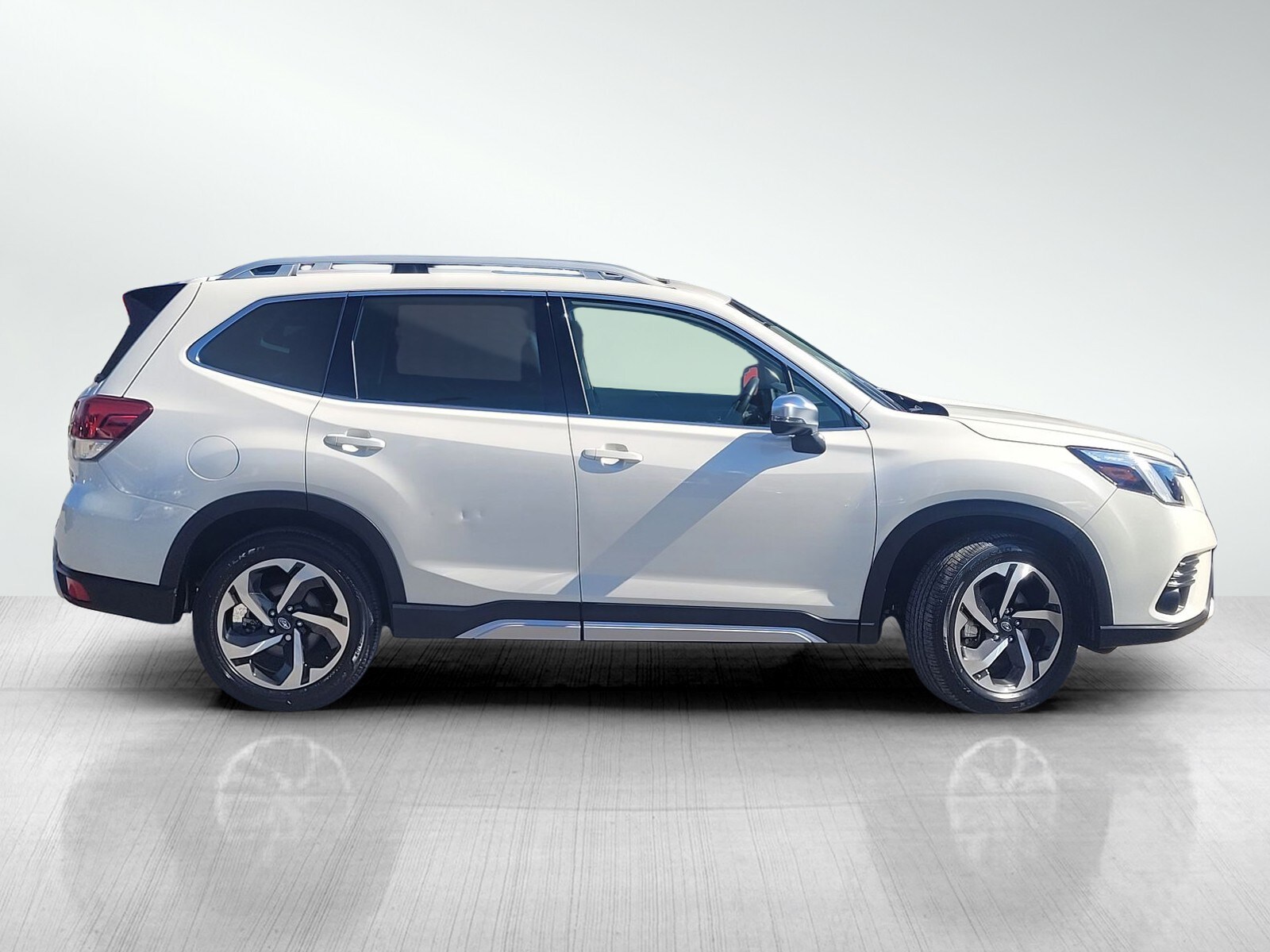 2024 Subaru Forester Touring photo 3