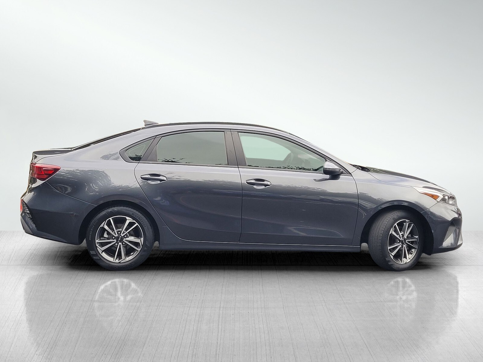 2023 Kia Forte LXS photo 3